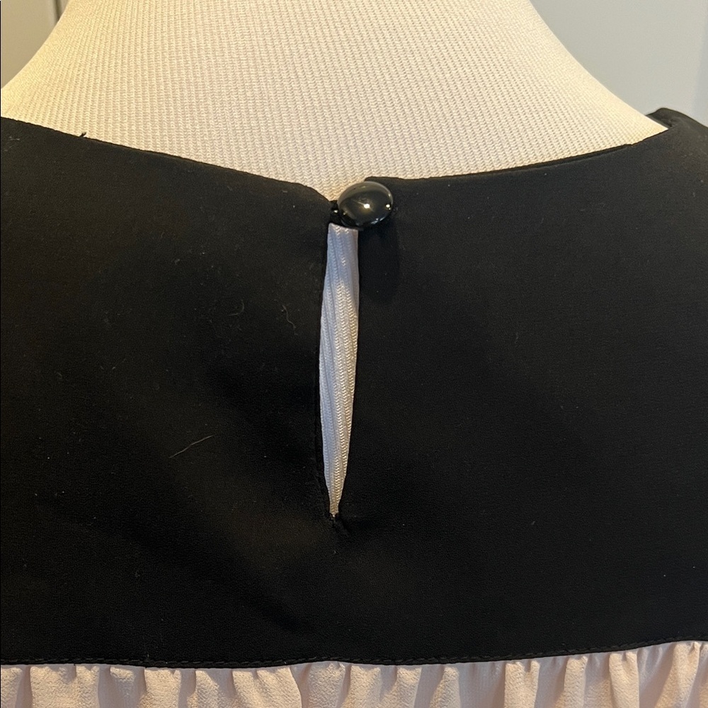 Urban Outfitters Black and Cream Pleated Dress Size 6 - Picture 7 of 10